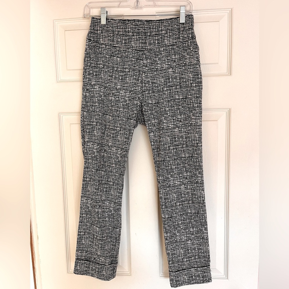 NY&Company pull on ankle pants Black & White Size Small